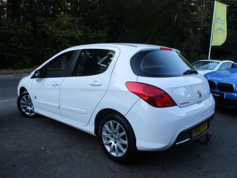 PEUGEOT 308 1.6 HDi Envy Hatchback 5dr Diesel Manual (115 g/km, 92 bhp)