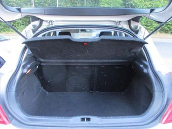 PEUGEOT 308 1.6 HDi Envy Hatchback 5dr Diesel Manual (115 g/km, 92 bhp)
