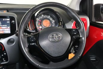 TOYOTA AYGO 1.0 VVT-i x-play Hatchback 5dr Petrol x-shift Euro 6 (71 ps)