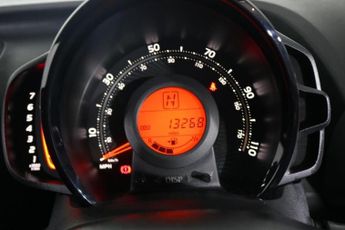 TOYOTA AYGO 1.0 VVT-i x-play Hatchback 5dr Petrol x-shift Euro 6 (71 ps)