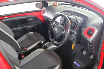 TOYOTA AYGO 1.0 VVT-i x-play Hatchback 5dr Petrol x-shift Euro 6 (71 ps)