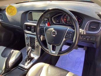 VOLVO V40 CROSS COUNTRY 1.5 T3 Pro Hatchback 5dr Petrol Auto Euro 6 (s/s) (152 ps)