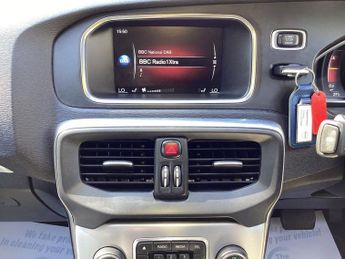 VOLVO V40 CROSS COUNTRY 1.5 T3 Pro Hatchback 5dr Petrol Auto Euro 6 (s/s) (152 ps)