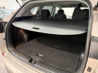 HYUNDAI TUCSON 2.0 CRDi SE Nav SUV 5dr Diesel Auto 4WD Euro 6 (136 ps)