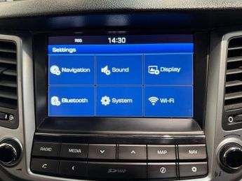 HYUNDAI TUCSON 2.0 CRDi SE Nav SUV 5dr Diesel Auto 4WD Euro 6 (136 ps)