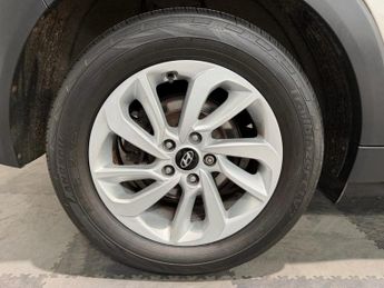 HYUNDAI TUCSON 2.0 CRDi SE Nav SUV 5dr Diesel Auto 4WD Euro 6 (136 ps)