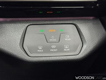 VOLKSWAGEN ID.4 Pure 52kWh Life SUV 5dr Electric Auto (148 ps)