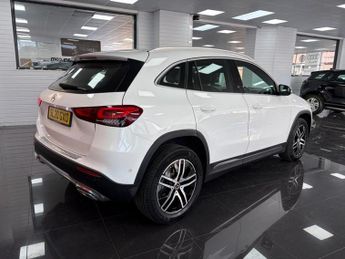 MERCEDES-BENZ GLA 2.0 GLA200d Sport (Executive) SUV 5dr Diesel 8G-DCT Euro 6 (s/s)