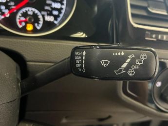 VOLKSWAGEN GOLF 1.5 TSI EVO R-Line Hatchback 5dr Petrol DSG Euro 6 (s/s) (150 ps