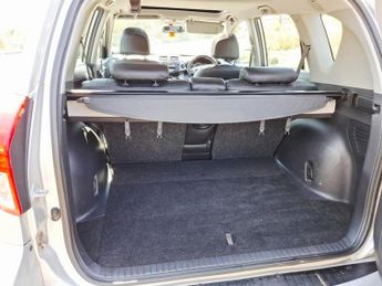 TOYOTA RAV4 2.0 XT4 SUV 5dr Petrol Automatic 4WD (212 g/km, 150 bhp)