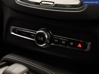 VOLVO XC90 2.0 B5 MHEV Momentum SUV 5dr Diesel Hybrid Auto 4WD Euro 6 (s/s)