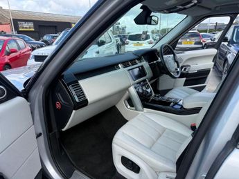 LAND ROVER RANGE ROVER 3.0 TD V6 Vogue SUV 5dr Diesel Auto 4WD Euro 6 (s/s) (258 ps) 1 
