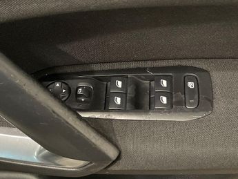 PEUGEOT 308 1.2 PureTech Active Hatchback 5dr Petrol Auto Euro 6 (s/s) (130 
