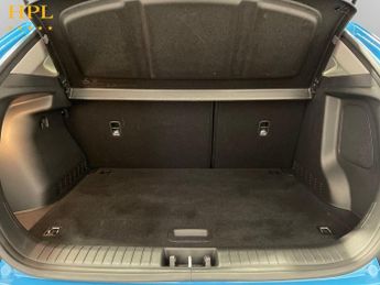 HYUNDAI KONA 64kWh Premium SUV 5dr Electric Auto (10.5kW Charger) (204 ps)