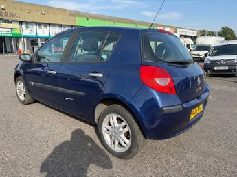 RENAULT CLIO 1.4 16v Dynamique Hatchback 5dr Petrol Manual (158 g/km, 98 bhp)