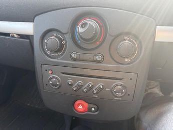 RENAULT CLIO 1.4 16v Dynamique Hatchback 5dr Petrol Manual (158 g/km, 98 bhp)