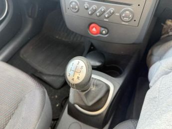RENAULT CLIO 1.4 16v Dynamique Hatchback 5dr Petrol Manual (158 g/km, 98 bhp)
