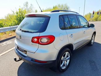 VOLKSWAGEN TIGUAN 2.0 TDI Escape SUV 5dr Diesel Manual 4WD Euro 4 (140 ps)