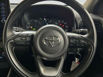 TOYOTA YARIS 1.5 VVT-h Icon Hatchback 5dr Petrol Hybrid E-CVT Euro 6 (s/s) (1