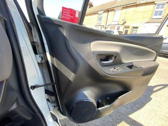 TOYOTA YARIS 1.5 VVT-h Design Hatchback 5dr Petrol Hybrid E-CVT Euro 6 (101 p