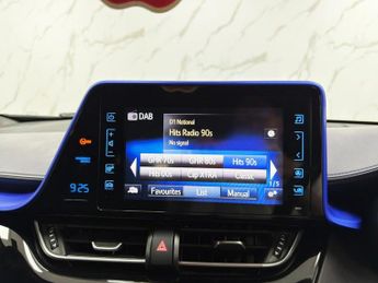 TOYOTA C-HR 1.8 VVT-h Dynamic SUV 5dr Petrol Hybrid CVT Euro 6 (s/s) (122 ps