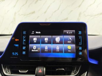 TOYOTA C-HR 1.8 VVT-h Dynamic SUV 5dr Petrol Hybrid CVT Euro 6 (s/s) (122 ps