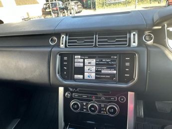 LAND ROVER RANGE ROVER 3.0 TD V6 Vogue SUV 5dr Diesel Auto 4WD Euro 5 (s/s) (258 ps)