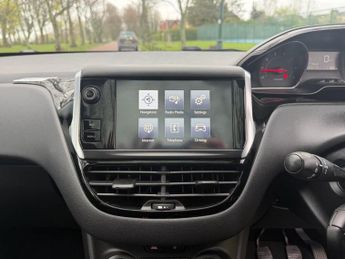 PEUGEOT 208 1.2 VTi PureTech Style Hatchback 5dr Petrol Manual Euro 5 (82 ps