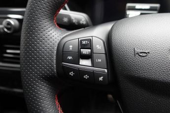 FORD KUGA 2.5 EcoBoost Duratec 14.4kWh ST-Line First Edition SUV 5dr Petro
