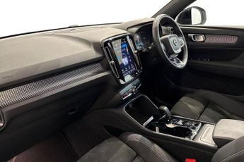 VOLVO XC40 2.0 B3 MHEV Plus Dark SUV 5dr Petrol Hybrid DCT Auto Euro 6 (s/s