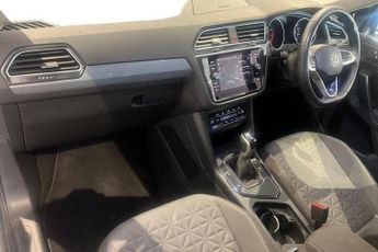 VOLKSWAGEN TIGUAN 1.5 TSI Life SUV 5dr Petrol DSG Euro 6 (s/s) (150 ps) Front / Re