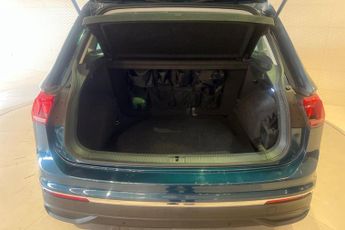 VOLKSWAGEN TIGUAN 1.5 TSI Life SUV 5dr Petrol DSG Euro 6 (s/s) (150 ps) Front / Re