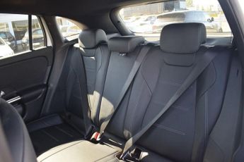 MERCEDES-BENZ GLA 1.3 GLA250e 15.6kWh Exclusive Edition (Premium) SUV 5dr Petrol P