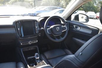 VOLVO XC40 2.0 B4 MHEV Ultimate SUV 5dr Petrol Hybrid DCT Auto Euro 6 (s/s)