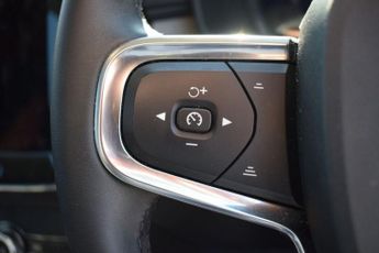 VOLVO XC40 2.0 B4 MHEV Ultimate SUV 5dr Petrol Hybrid DCT Auto Euro 6 (s/s)
