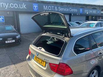 BMW 3 SERIES 2.0 318d Exclusive Edition Touring 5dr Diesel Steptronic Euro 5 