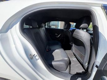 MERCEDES-BENZ A CLASS 1.5 A180d Sport Hatchback 5dr Diesel 7G-DCT Euro 6 (s/s) (116 ps
