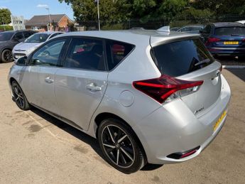 TOYOTA AURIS 1.8 VVT-h Design Hatchback 5dr Petrol Hybrid CVT Euro 6 (s/s) (1