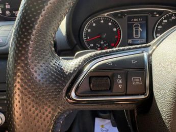 AUDI A1 1.4 TFSI S line Sportback 5dr Petrol S Tronic Euro 5 (s/s) (122 