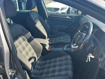 VOLKSWAGEN GOLF 2.0 TDI GTD Hatchback 5dr Diesel DSG Euro 6 (s/s) (184 ps)