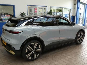 RENAULT MEGANE E-TECH 60kWh iconic Hatchback 5dr Electric Auto (optimum charge) (220 p