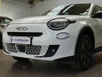 FIAT 600 1.2 MHEV SUV 5dr Petrol Hybrid e-DCT Euro 6 (s/s) (100 ps)