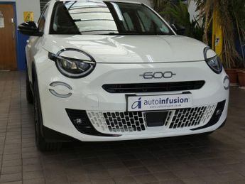 FIAT 600 1.2 MHEV SUV 5dr Petrol Hybrid e-DCT Euro 6 (s/s) (100 ps)