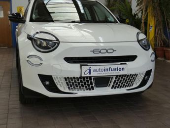 FIAT 600 1.2 MHEV SUV 5dr Petrol Hybrid e-DCT Euro 6 (s/s) (100 ps)