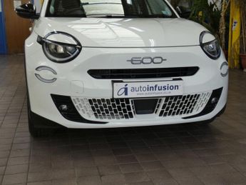 FIAT 600 1.2 MHEV SUV 5dr Petrol Hybrid e-DCT Euro 6 (s/s) (100 ps)