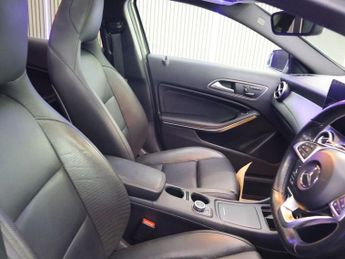 MERCEDES-BENZ 180 2.1 GLA220d AMG Line (Premium Plus) SUV 5dr Diesel 7G-DCT 4MATIC