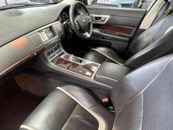 JAGUAR XF 2.2d Portfolio Sportbrake 5dr Diesel Auto Euro 5 (s/s) (200 ps)