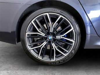 BMW 5 SERIES 3.0 530d MHT M Sport Saloon 4dr Diesel Hybrid Steptronic xDrive 