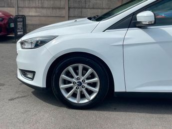 FORD FOCUS 1.0T EcoBoost Titanium Hatchback 5dr Petrol Auto Euro 6 (s/s) (1
