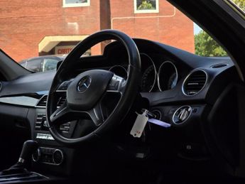MERCEDES-BENZ C CLASS 1.8 C180 BlueEfficiency SE Saloon 4dr Petrol G-Tronic+ Euro 5 (s